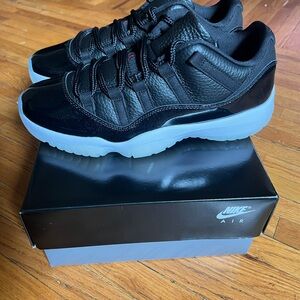 Jordan 11 Low 72-10 Size 9m New in Box